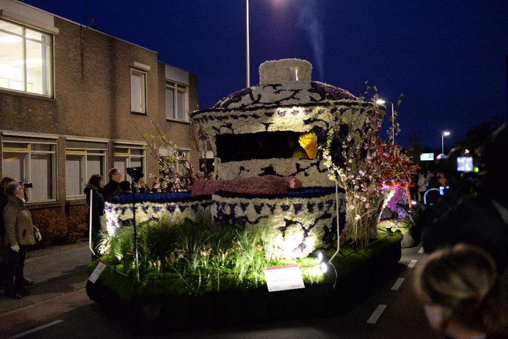 ../Images/Bloemencorso Noordwijkerhout 245.jpg